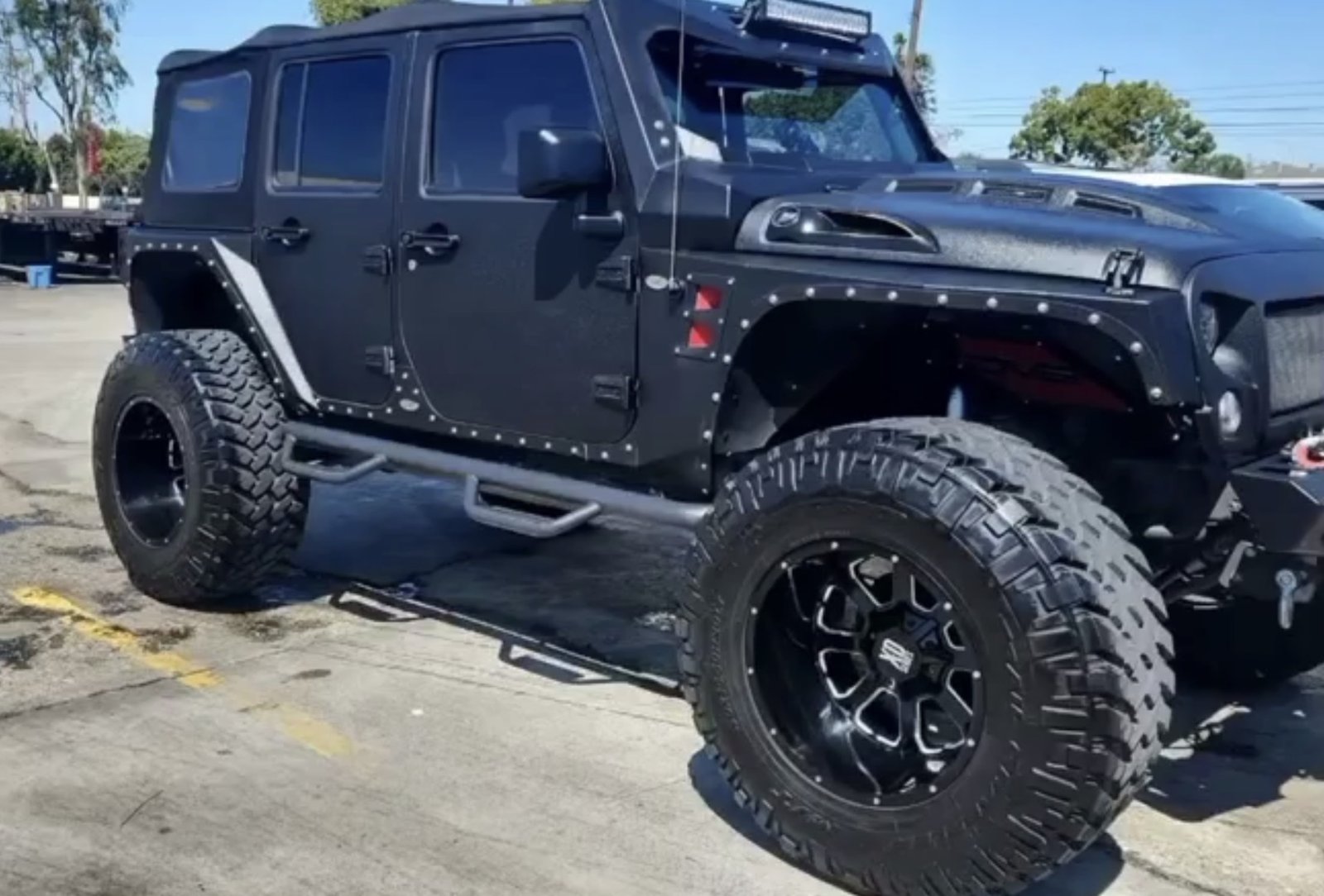 Lifted Jeep mobile detailing