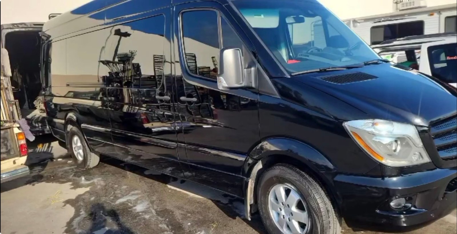 Black Ford truck mobile wash
